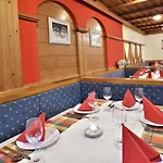 מלון Vanda 3*
