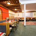 מלון Vanda 3*