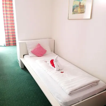 Vanda Hotel 3*
