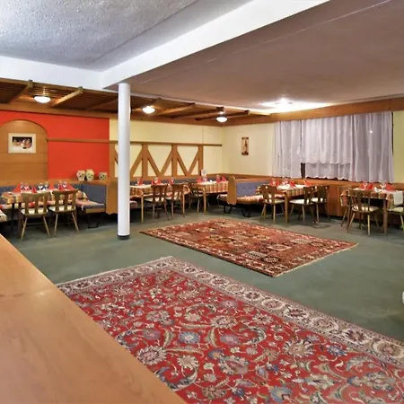 Vanda Hotel 3*